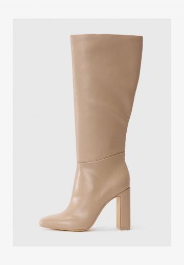 Высокие сапоги