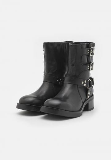 Ковбойские сапожки