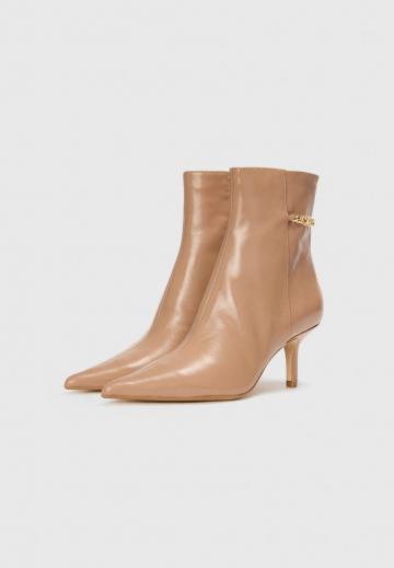 Высокие сапоги