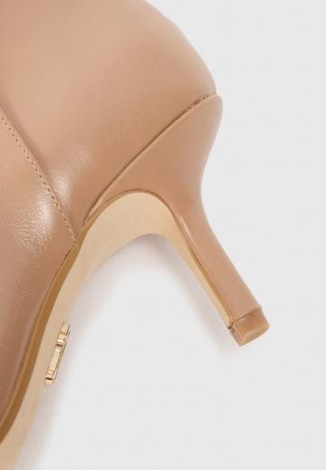 Высокие сапоги