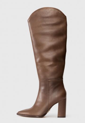 Высокие сапоги