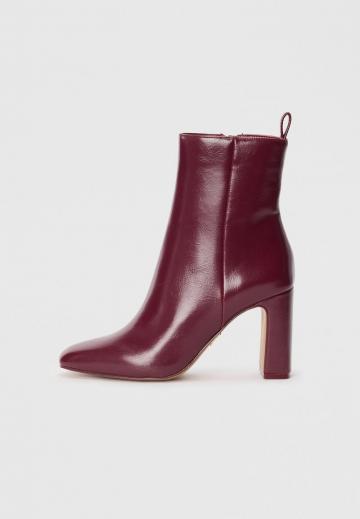 Высокие сапоги