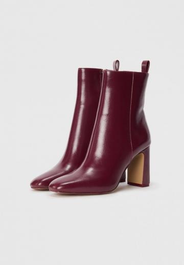 Высокие сапоги