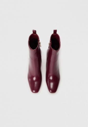 Высокие сапоги