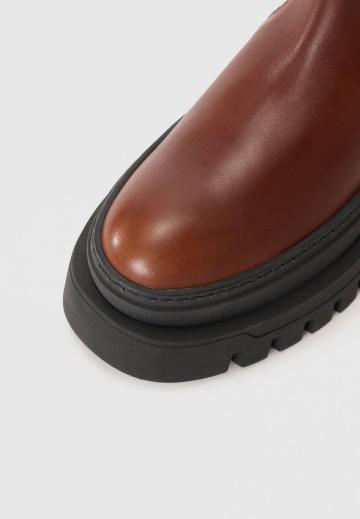 Сапожки на танкетке