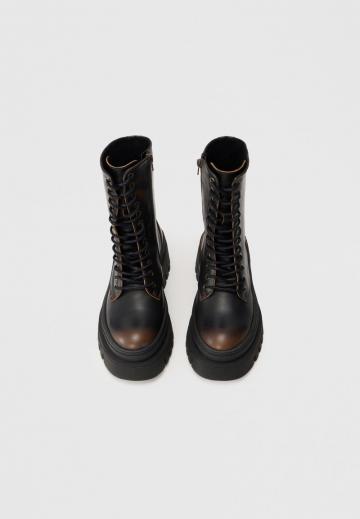 Ботинки на шнуровке
