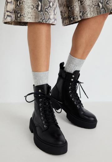 Ботинки на шнуровке