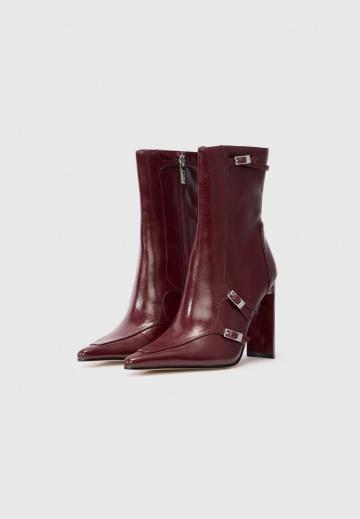 Высокие сапоги