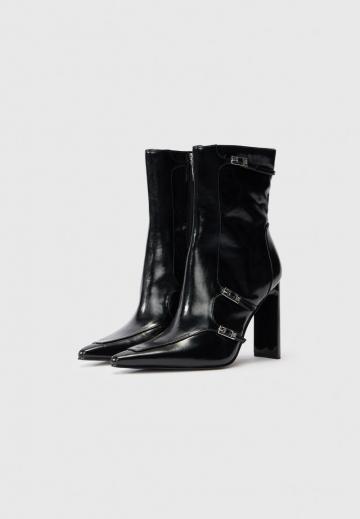 Высокие сапоги