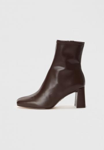 Полусапожки на высоком каблуке