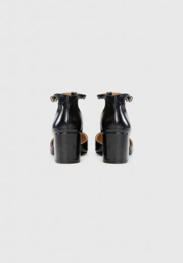 Туфли с ремешком