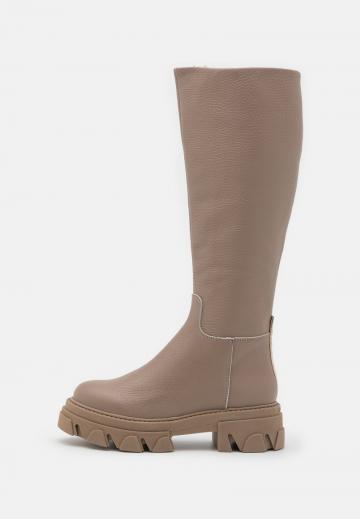 Сапоги на платформе