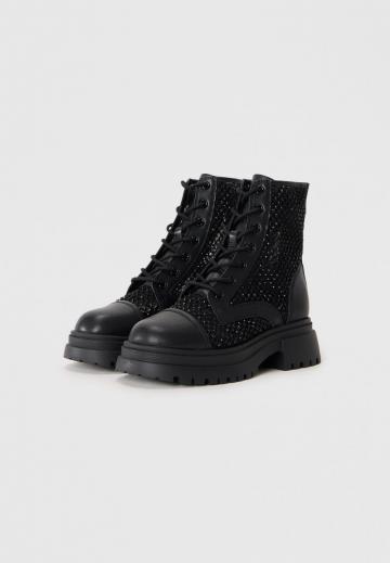 Ботинки на шнуровке