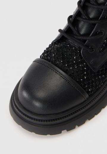 Ботинки на шнуровке