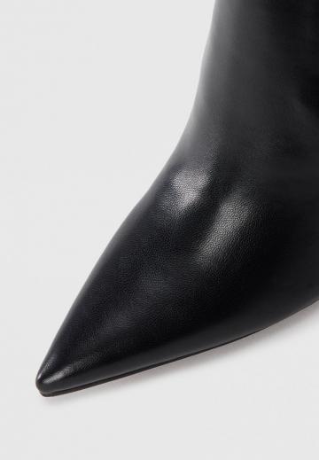 Высокие сапоги