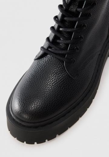 Ботинки на шнуровке