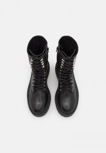 Ботинки на шнуровке