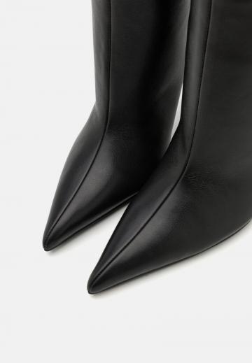 Высокие сапоги