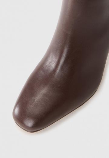 Высокие сапоги