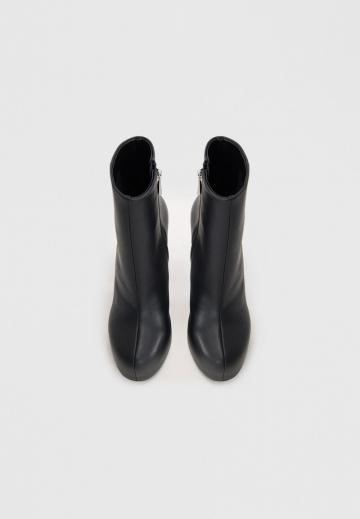 Высокие сапоги