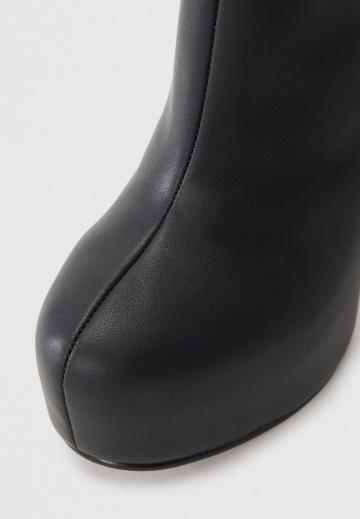 Высокие сапоги