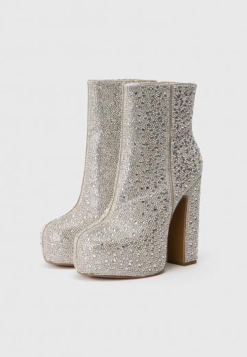 Высокие сапоги