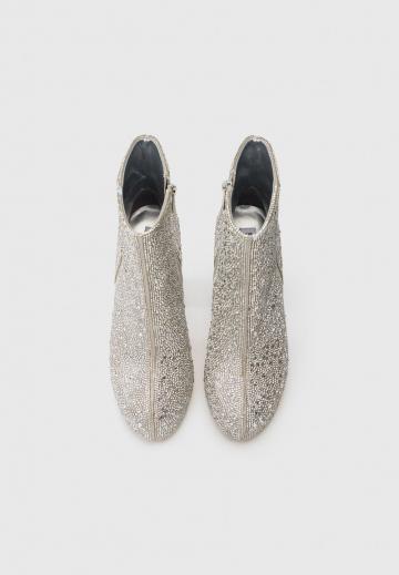 Высокие сапоги