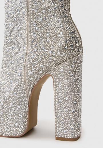 Высокие сапоги