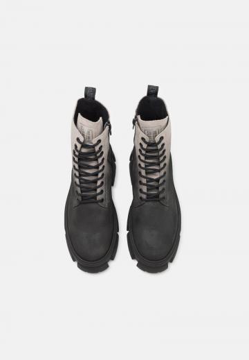 Ботинки на шнуровке