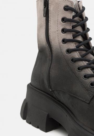 Ботинки на шнуровке