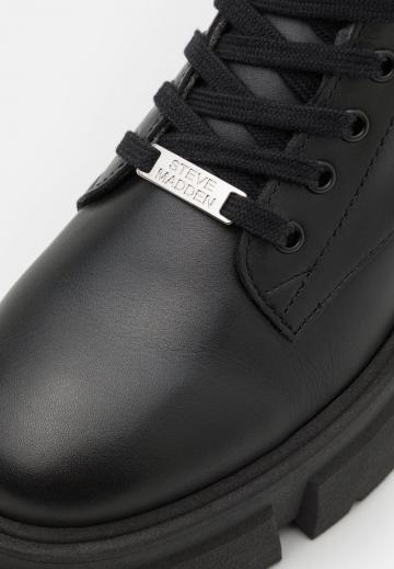 Ботинки на шнуровке