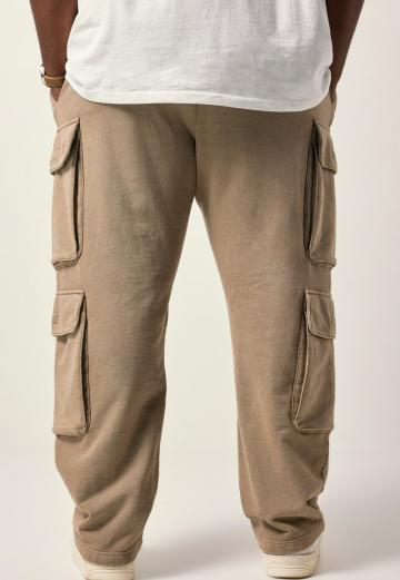 Брюки с накладными карманами