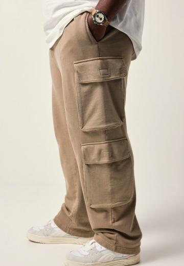 Брюки с накладными карманами