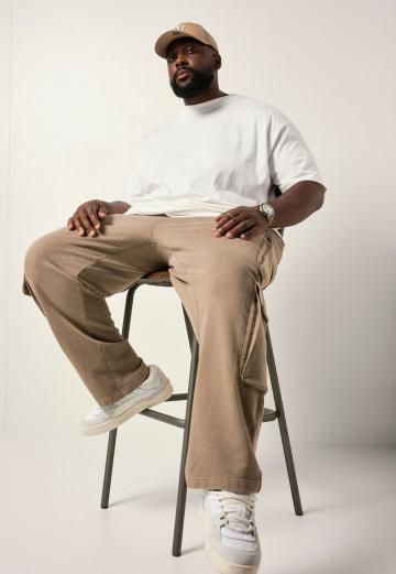 Брюки с накладными карманами