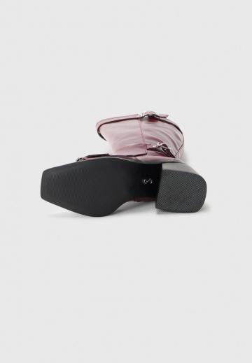 Высокие сапоги