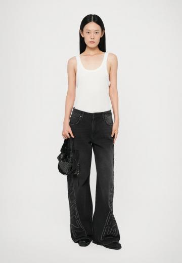 Прямые джинсы