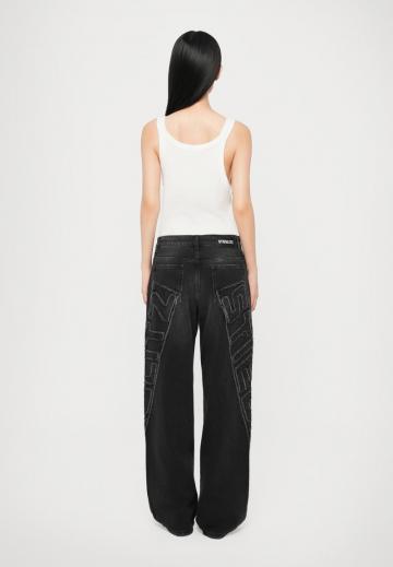 Прямые джинсы