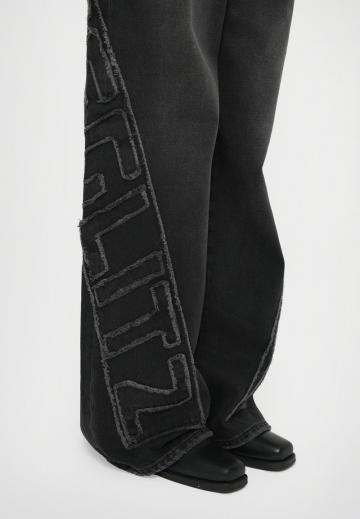 Прямые джинсы