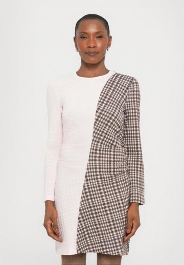 Короткое платье