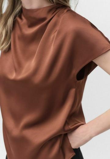 Атласная блузка