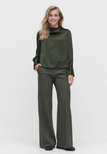 Атласная блузка