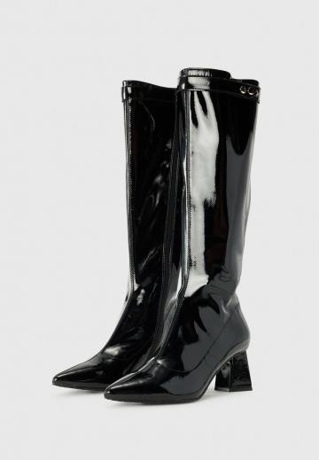 Высокие сапоги