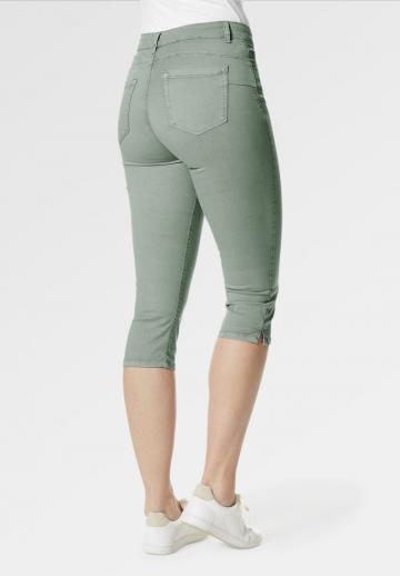 Короткие джинсы