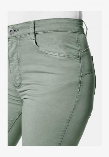 Короткие джинсы