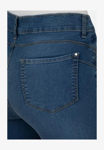 Короткие джинсы