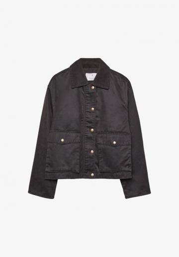 Куртка с накладнымит карманами