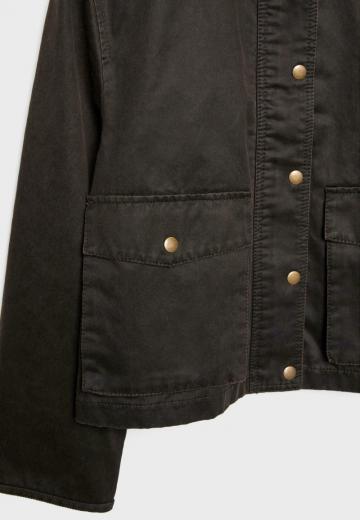 Куртка с накладнымит карманами