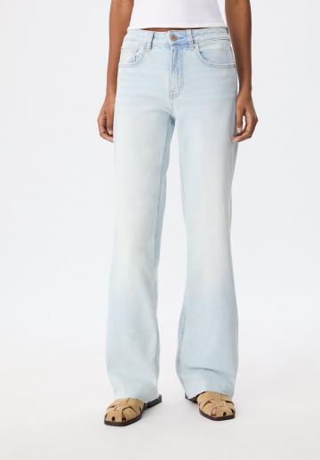 Прямые джинсы
