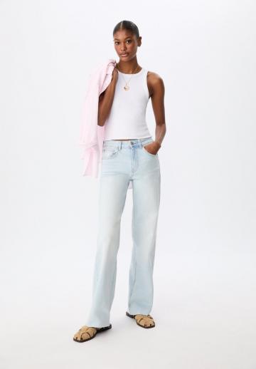 Прямые джинсы