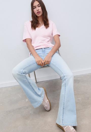 Клешеные джинсы